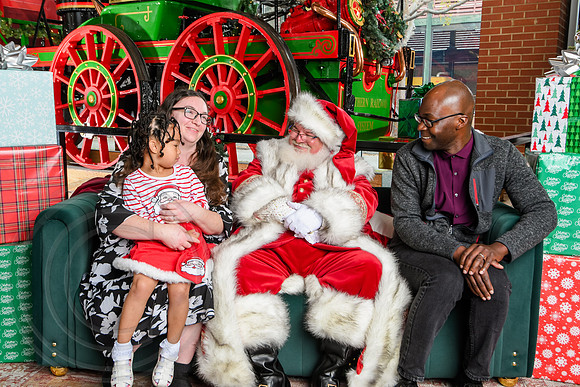 RKPhoto-2025-TheCharlestonSanta-Nov30-1306