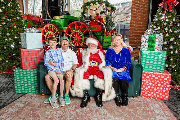 RKPhoto-2025-TheCharlestonSanta-Nov30-1308