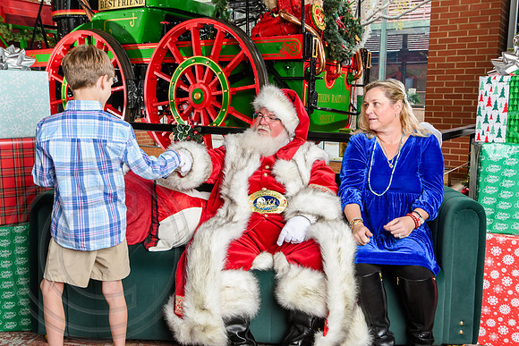 RKPhoto-2025-TheCharlestonSanta-Nov30-1310
