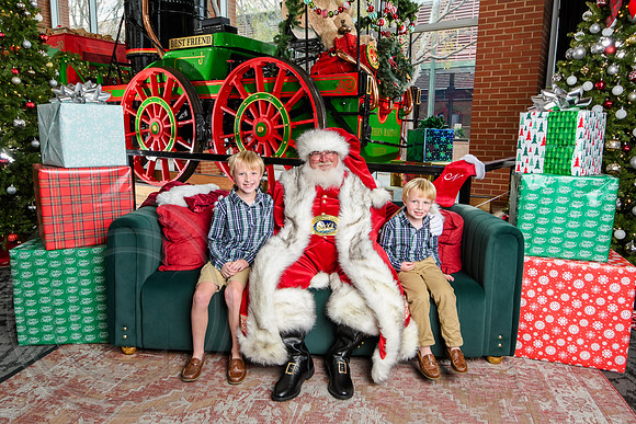 RKPhoto-2025-TheCharlestonSanta-Nov30-1311