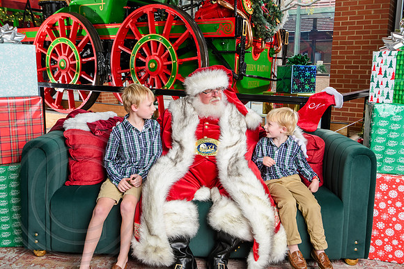 RKPhoto-2025-TheCharlestonSanta-Nov30-1312