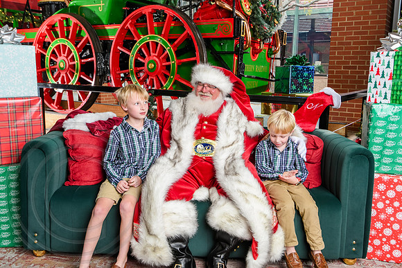 RKPhoto-2025-TheCharlestonSanta-Nov30-1313