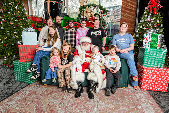 RKPhoto-2025-TheCharlestonSanta-Nov30-1316