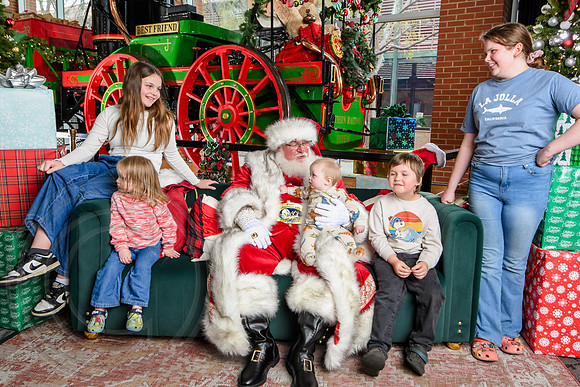 RKPhoto-2025-TheCharlestonSanta-Nov30-1317