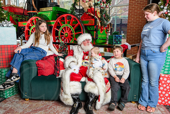 RKPhoto-2025-TheCharlestonSanta-Nov30-1318