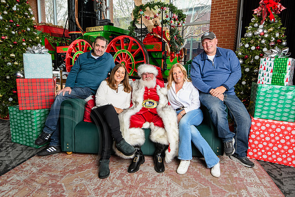 RKPhoto-2025-TheCharlestonSanta-Nov30-1319