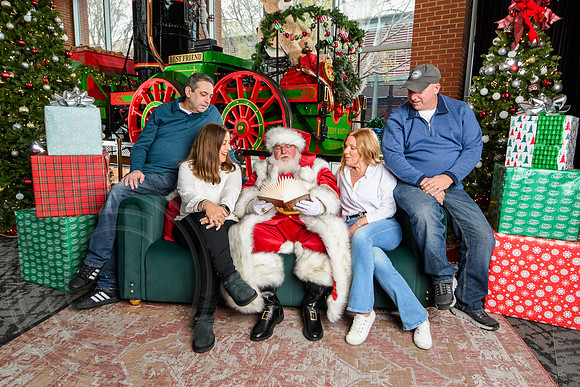 RKPhoto-2025-TheCharlestonSanta-Nov30-1320
