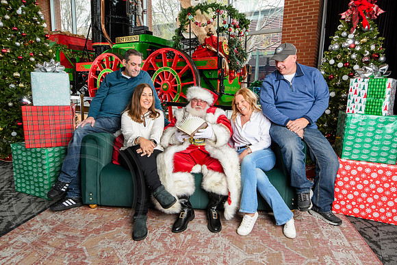 RKPhoto-2025-TheCharlestonSanta-Nov30-1321