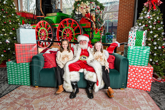 RKPhoto-2025-TheCharlestonSanta-Nov30-1322