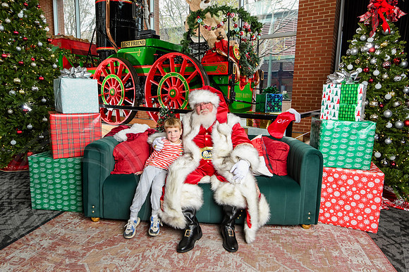 RKPhoto-2025-TheCharlestonSanta-Nov30-1327
