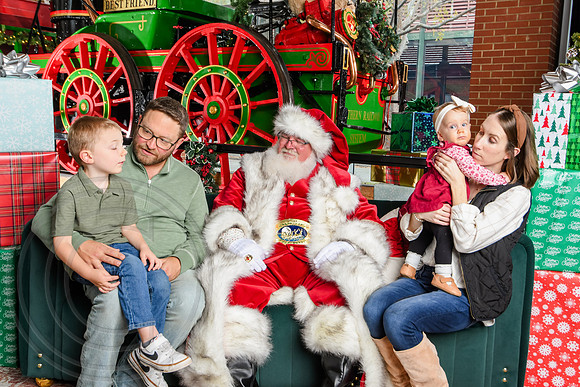 RKPhoto-2025-TheCharlestonSanta-Nov30-1334