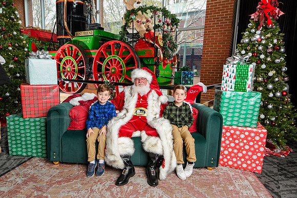 RKPhoto-2025-TheCharlestonSanta-Nov30-1335