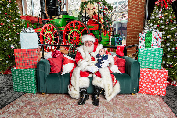 RKPhoto-2025-TheCharlestonSanta-Nov30-1248