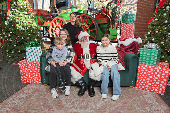 The Charleston Santa 2024-Dec1-0973