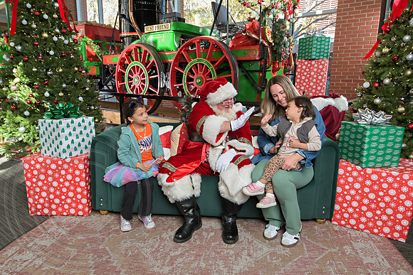 The Charleston Santa 2024-Dec7-1635