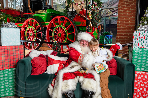 RKPhoto-2025-TheCharlestonSanta-Dec6-1423