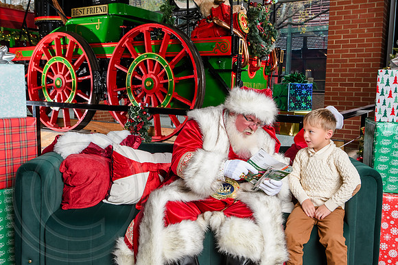 RKPhoto-2025-TheCharlestonSanta-Dec6-1421