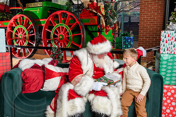 RKPhoto-2025-TheCharlestonSanta-Dec6-1422