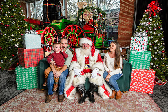 RKPhoto-2025-TheCharlestonSanta-Dec6-1426