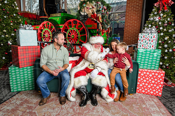 RKPhoto-2025-TheCharlestonSanta-Dec6-1428