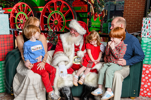 RKPhoto-2025-TheCharlestonSanta-Dec6-1434