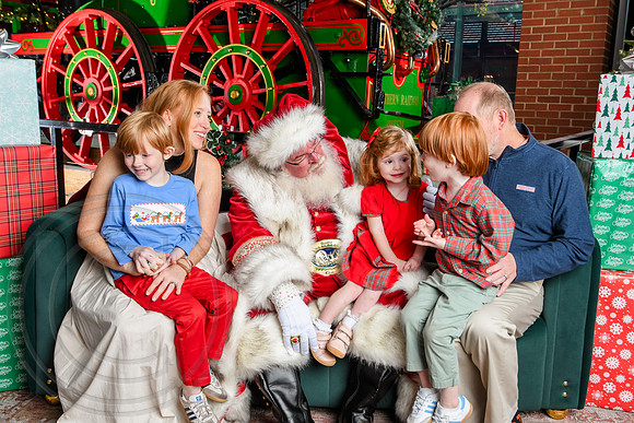 RKPhoto-2025-TheCharlestonSanta-Dec6-1435