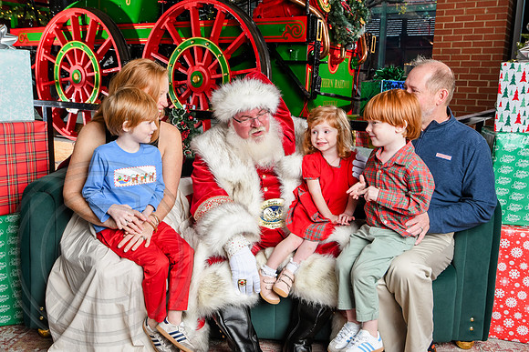 RKPhoto-2025-TheCharlestonSanta-Dec6-1436