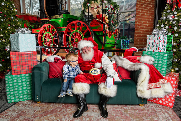 RKPhoto-2025-TheCharlestonSanta-Dec7-2211