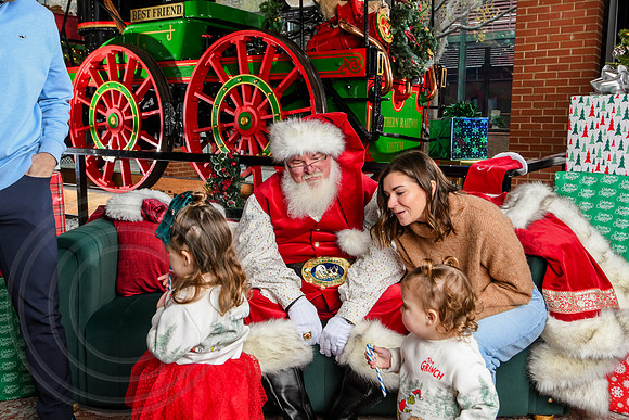 RKPhoto-2025-TheCharlestonSanta-Dec7-2210