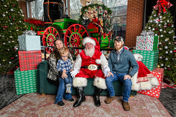 RKPhoto-2025-TheCharlestonSanta-Dec7-2214