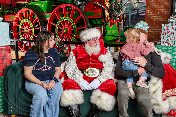 RKPhoto-2025-TheCharlestonSanta-Dec7-2220