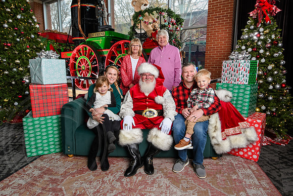 RKPhoto-2025-TheCharlestonSanta-Dec7-2223