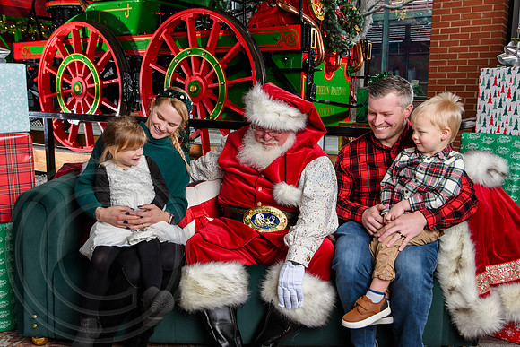 RKPhoto-2025-TheCharlestonSanta-Dec7-2225