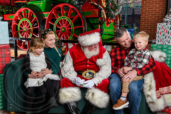 RKPhoto-2025-TheCharlestonSanta-Dec7-2226