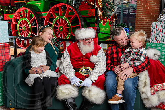RKPhoto-2025-TheCharlestonSanta-Dec7-2227