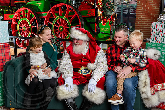RKPhoto-2025-TheCharlestonSanta-Dec7-2228