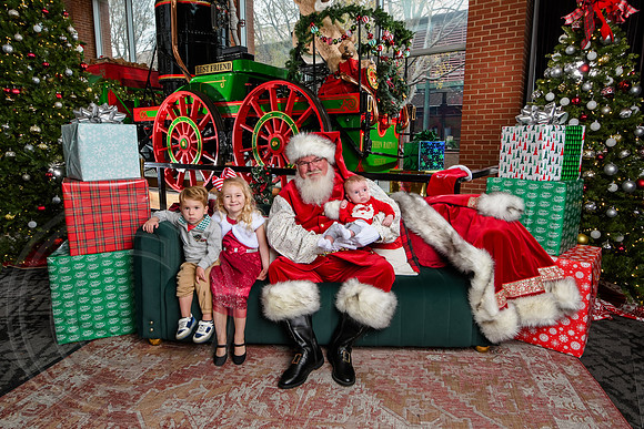RKPhoto-2025-TheCharlestonSanta-Dec7-2237