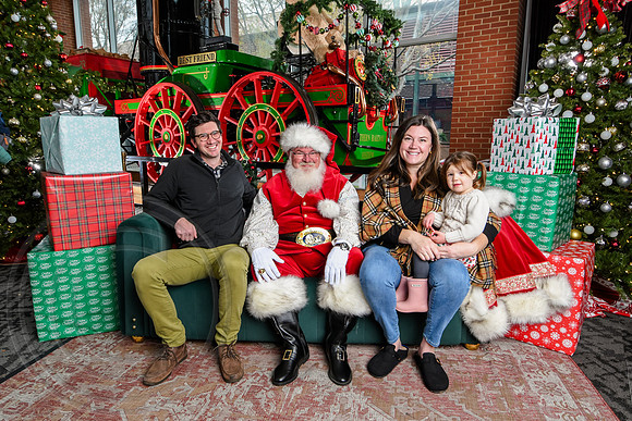 RKPhoto-2025-TheCharlestonSanta-Dec7-2245