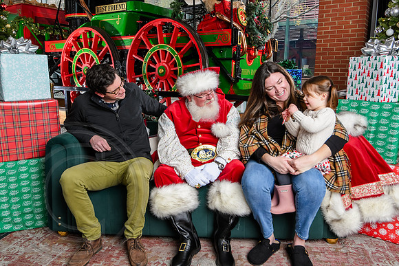 RKPhoto-2025-TheCharlestonSanta-Dec7-2246