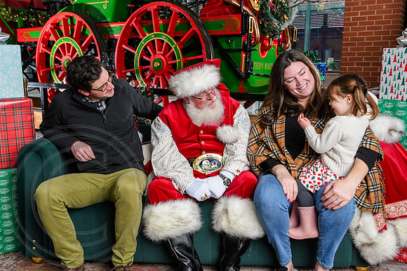 RKPhoto-2025-TheCharlestonSanta-Dec7-2247