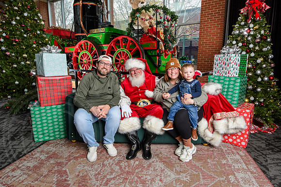 RKPhoto-2025-TheCharlestonSanta-Dec7-2249