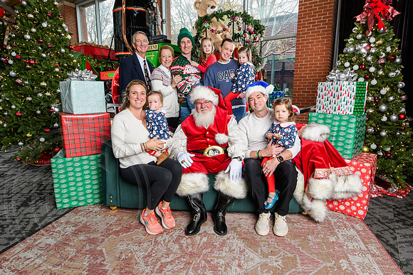 RKPhoto-2025-TheCharlestonSanta-Dec7-2253
