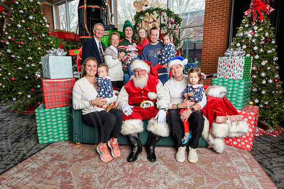 RKPhoto-2025-TheCharlestonSanta-Dec7-2255