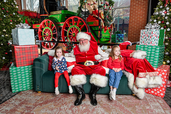 RKPhoto-2025-TheCharlestonSanta-Dec7-2258