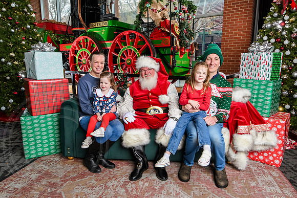 RKPhoto-2025-TheCharlestonSanta-Dec7-2259