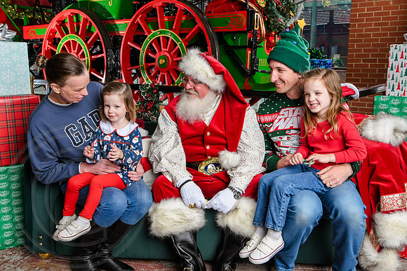RKPhoto-2025-TheCharlestonSanta-Dec7-2262