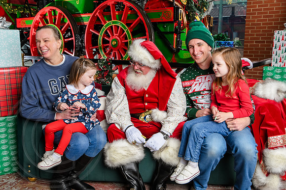 RKPhoto-2025-TheCharlestonSanta-Dec7-2264
