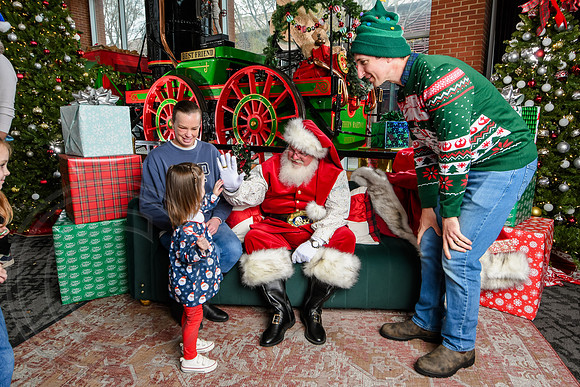 RKPhoto-2025-TheCharlestonSanta-Dec7-2265