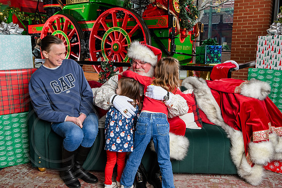 RKPhoto-2025-TheCharlestonSanta-Dec7-2267