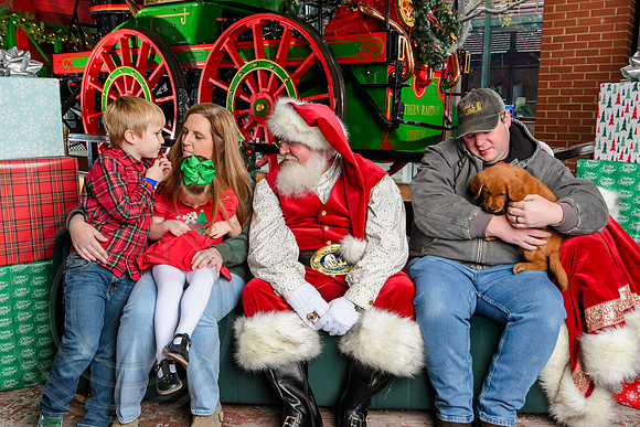 RKPhoto-2025-TheCharlestonSanta-Dec7-2272